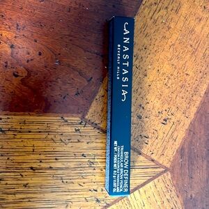 Anastasia Beverly Hills Brow Definer